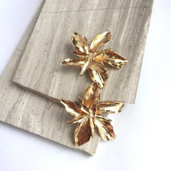 New ~ Anthropologie Petite Bonita Gold Flower Earrings - Picture 6 of 8